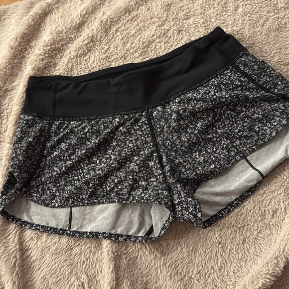 Lululemon Athletica Grey White Speed Short Size 4 - Picture 4 of 5